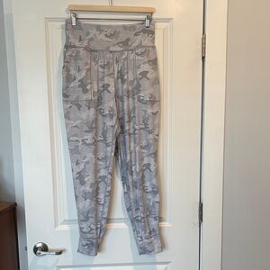GAP Gray Camouflage Leggings